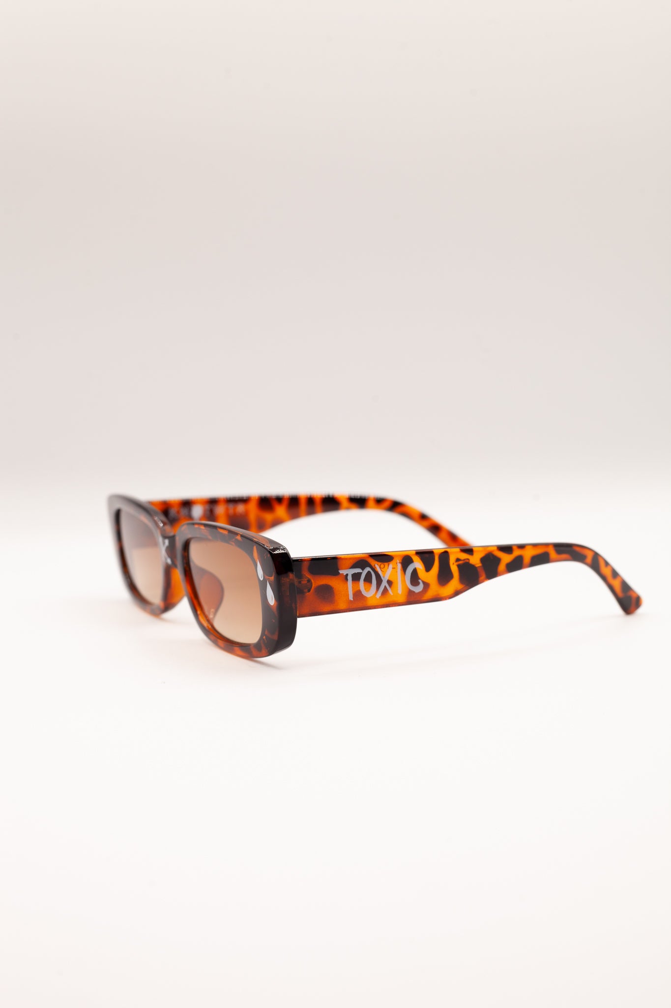 Leopard Eyewear Sunglasses 