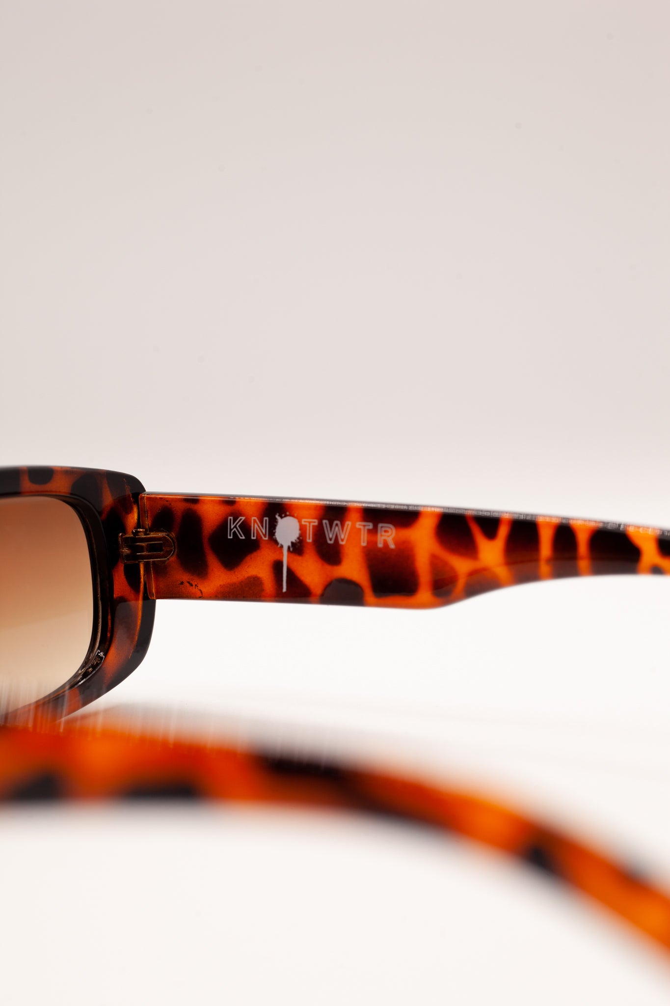 Leopard Eyewear Sunglasses 